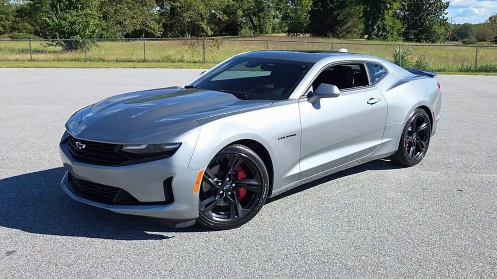 Used 2024 Chevrolet Camaro LT RWD image 4