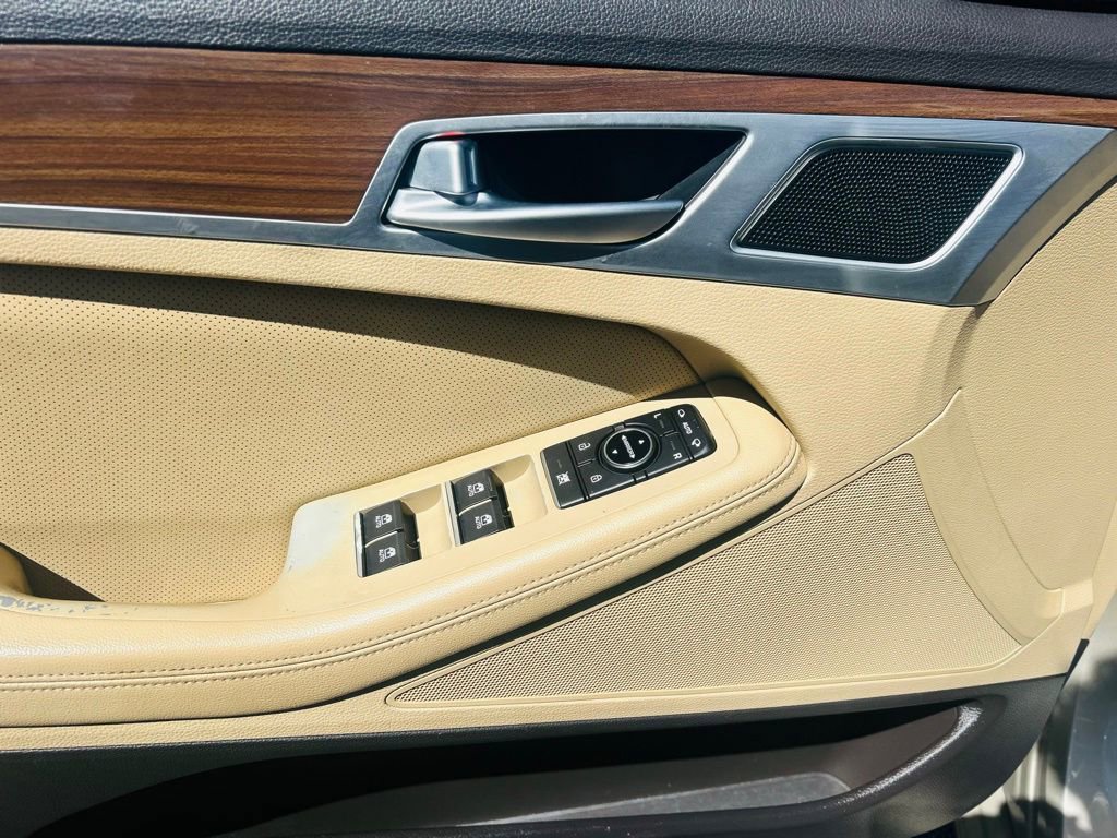 Used 2015 Hyundai Genesis 3.8 image 15