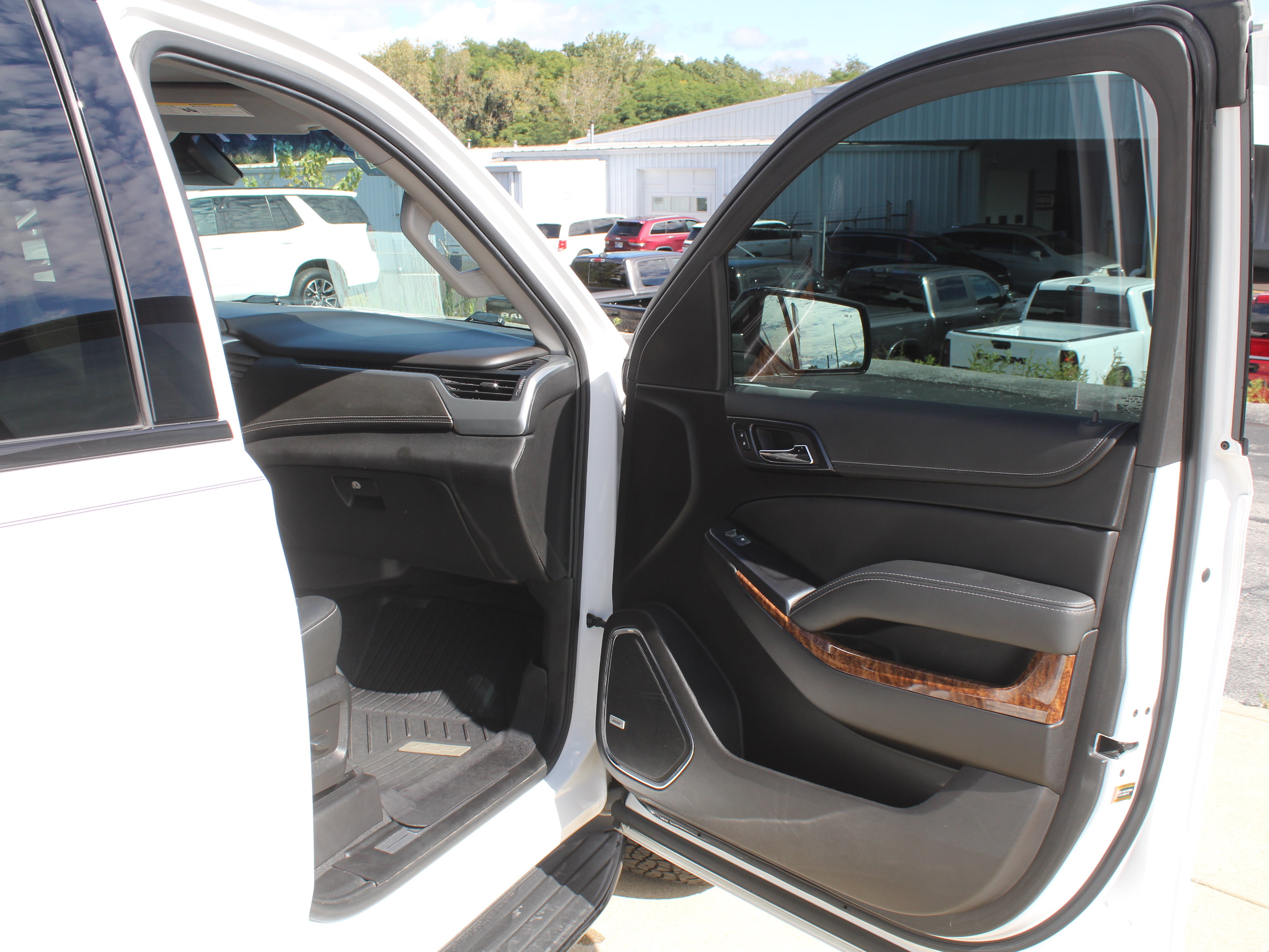 Used 2019 Chevrolet Tahoe Premier AWD/4WD image 28