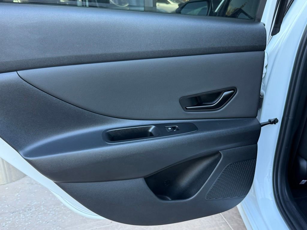Used 2025 Hyundai Elantra SEL FWD image 23