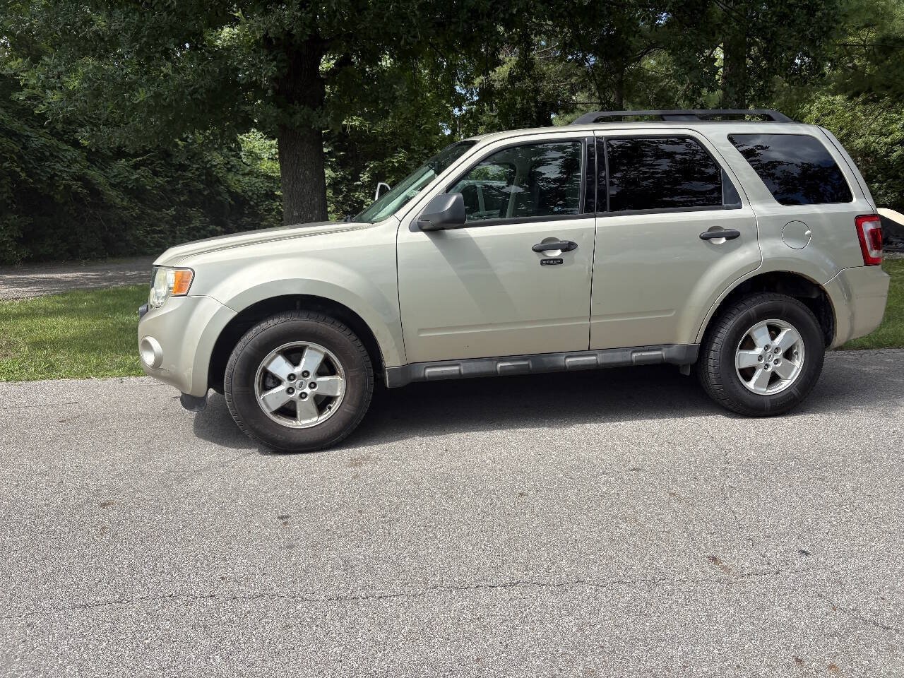 Used 2010 Ford Escape XLT FWD image 3