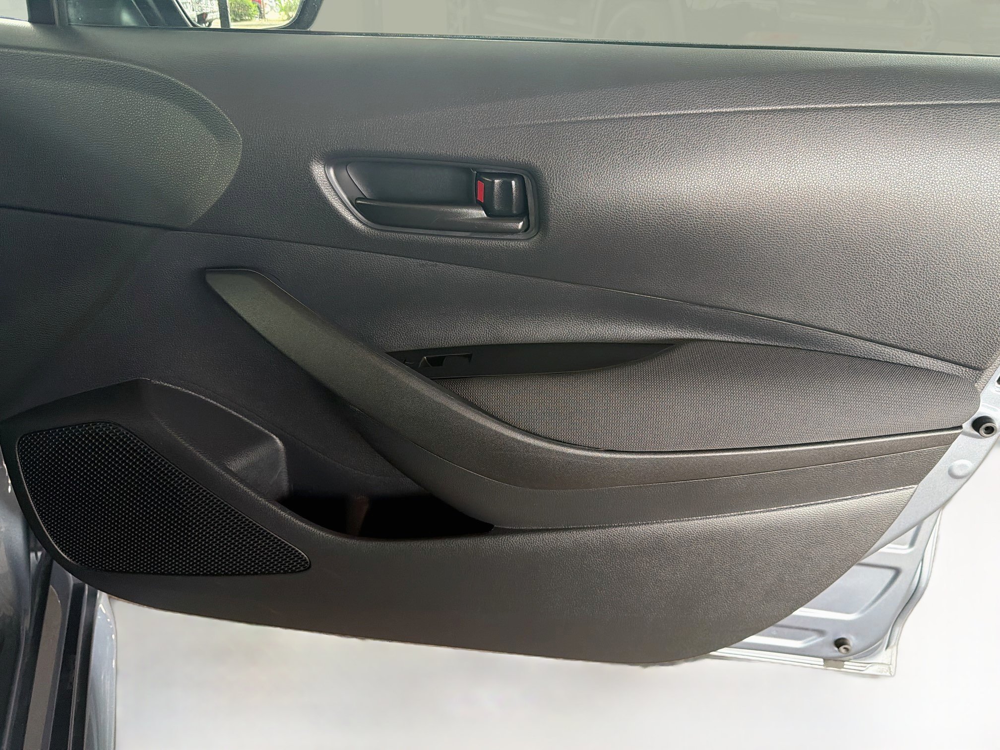 Used 2025 Toyota Corolla LE FWD image 31
