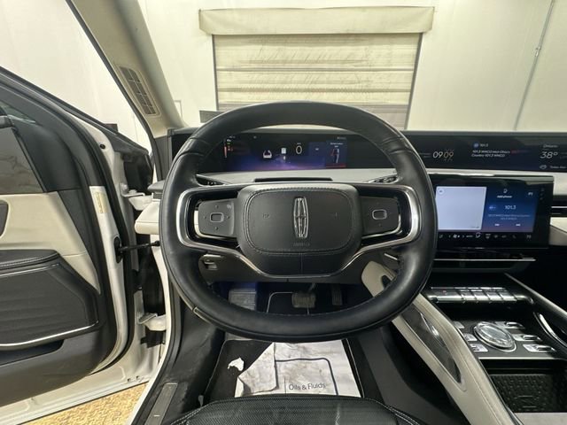 Used 2024 Lincoln Nautilus Reserve image 12