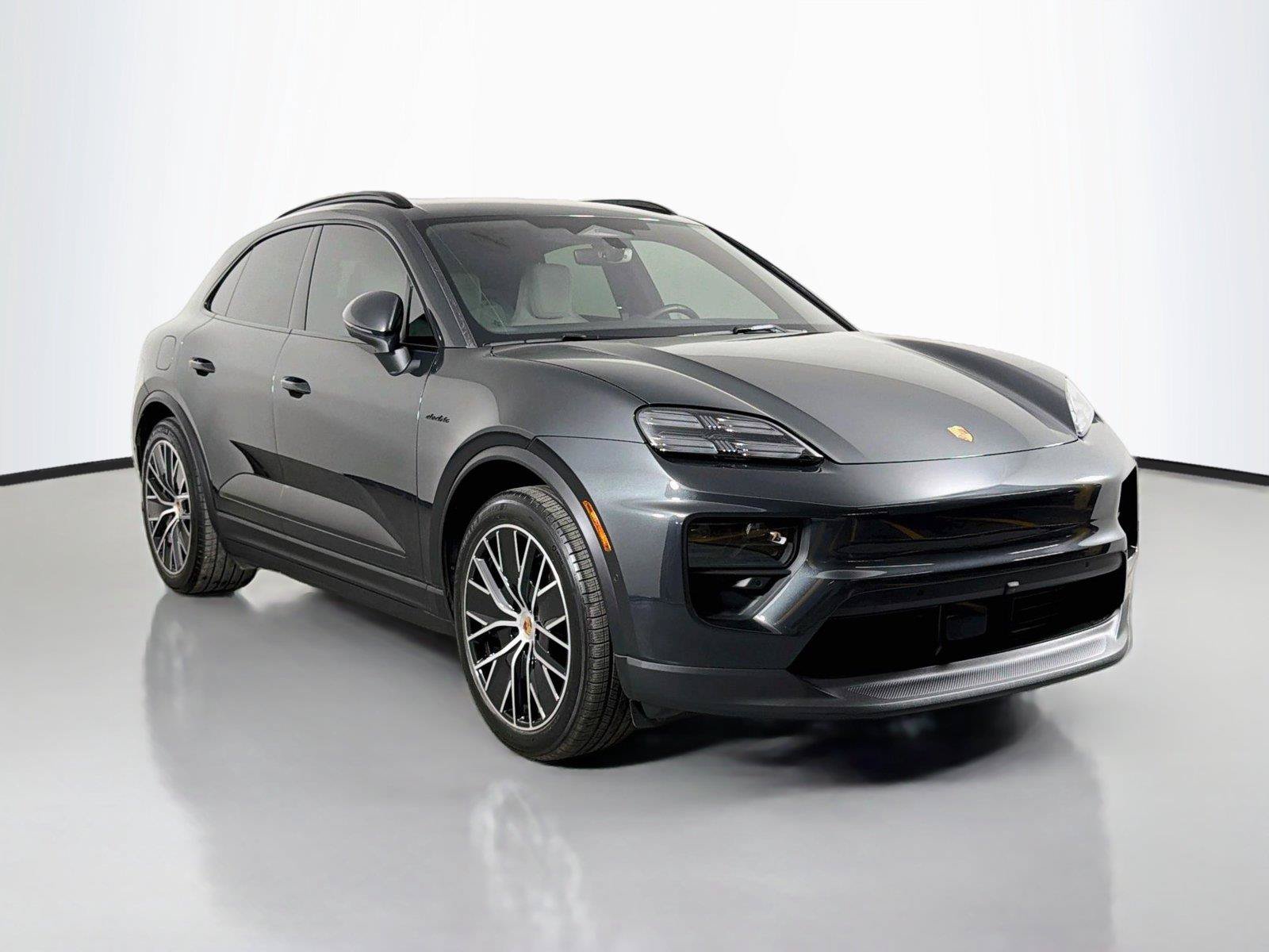 Certified 2026 Porsche Macan Electric RWD image 9