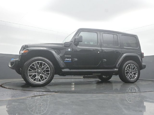 Used 2023 Jeep Wrangler Unlimited Sahara w/ Cold Weather Group AWD/4WD image 47