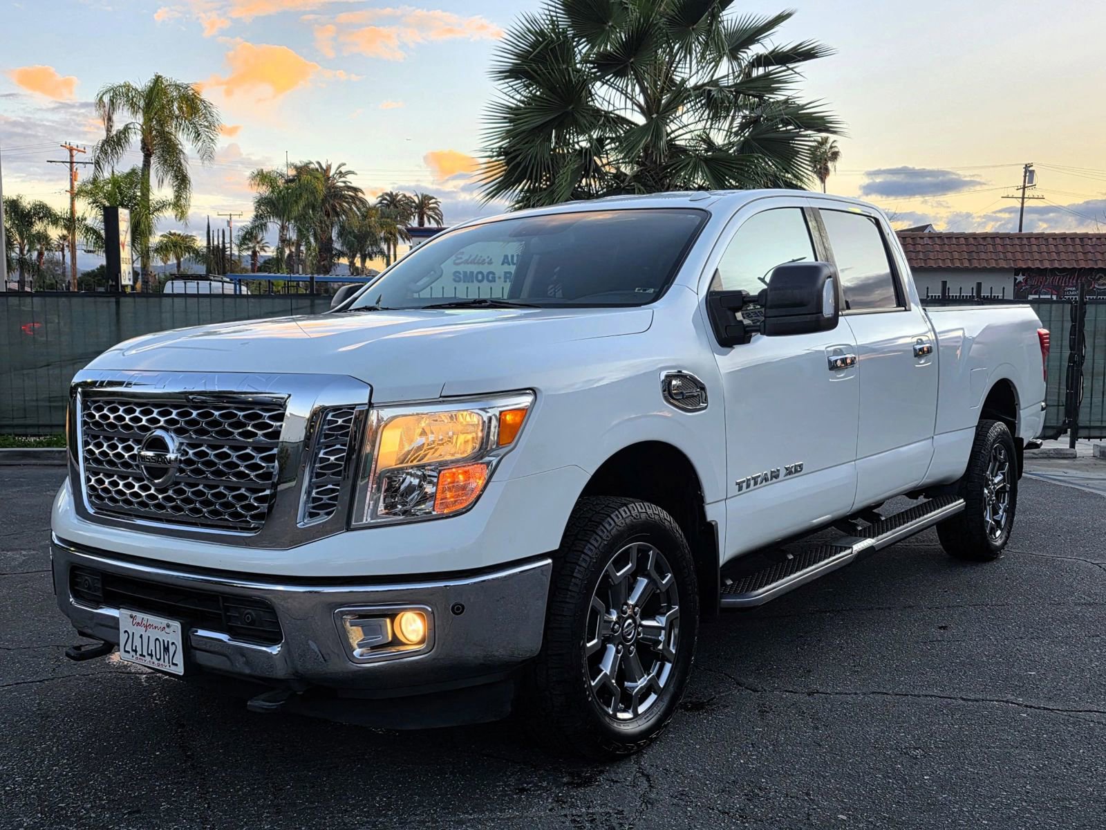 Used 2017 Nissan Titan SV image 1