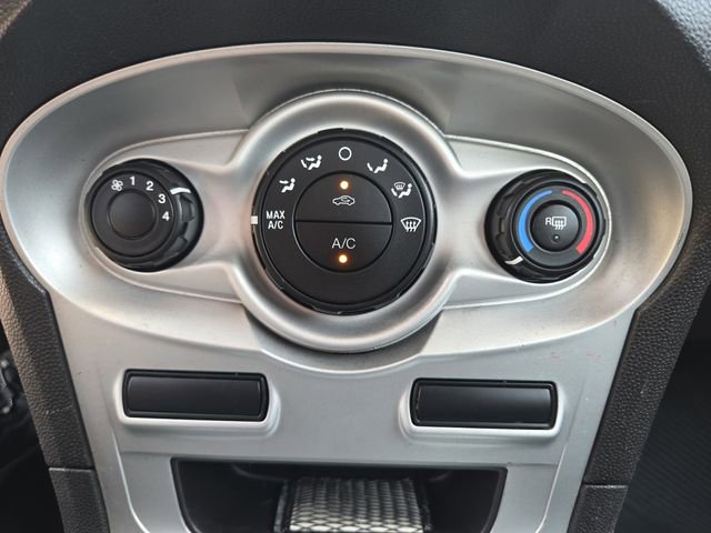 Used 2019 Ford Fiesta SE image 25