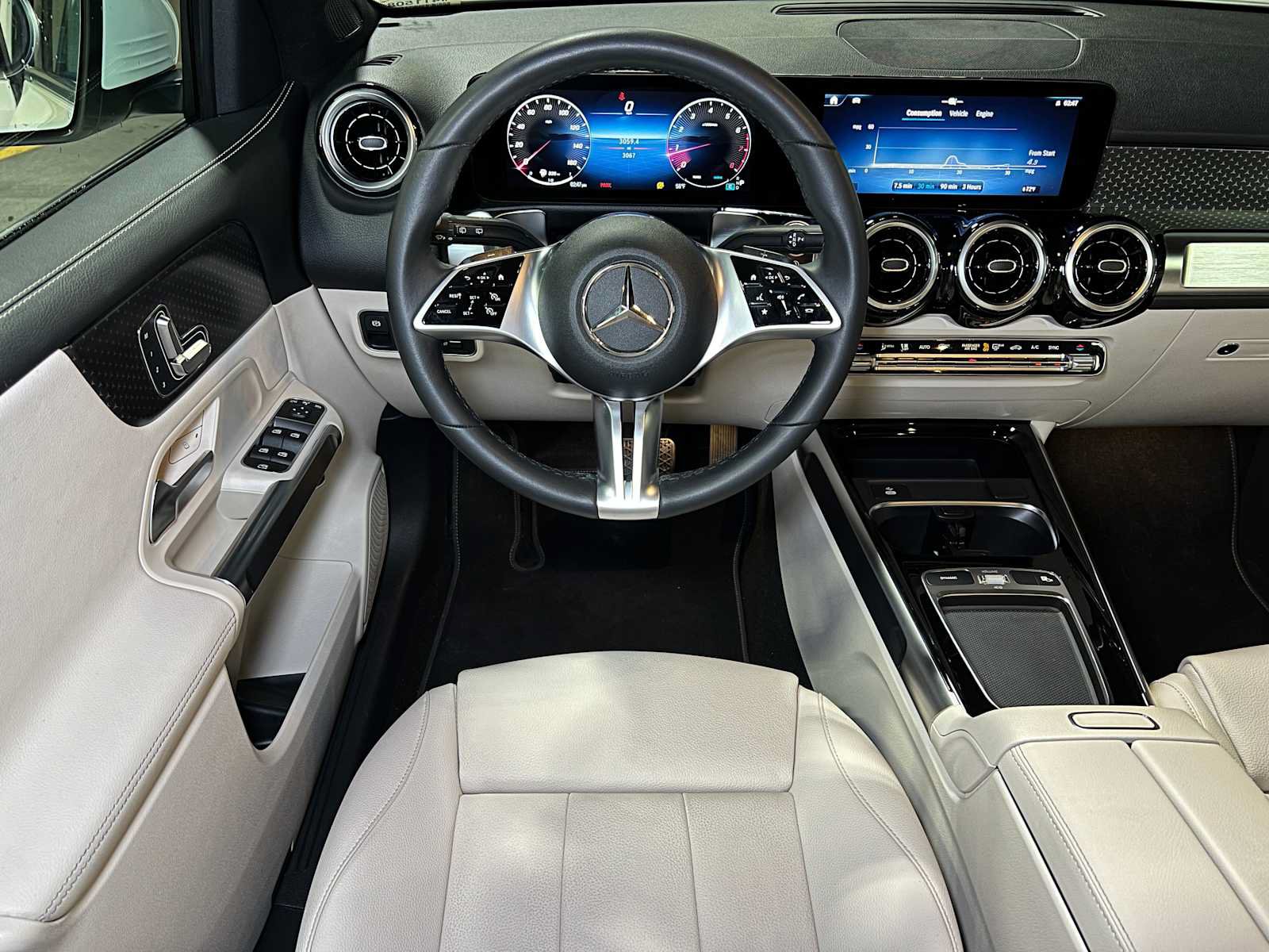 Used 2025 Mercedes-Benz GLB 250 4MATIC image 41
