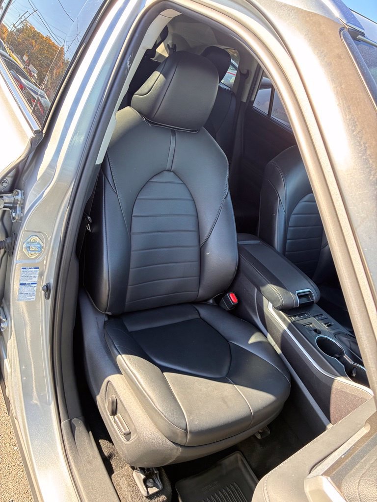 Used 2021 Toyota Highlander XLE AWD/4WD image 20