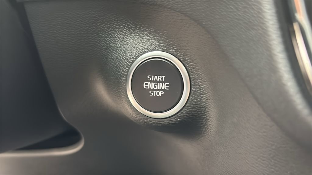 Certified 2026 Volvo XC40 B5 Plus AWD/4WD image 14