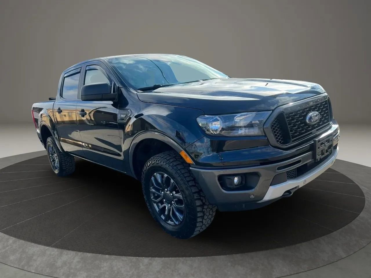 Used 2019 Ford Ranger XLT w/ Equipment Group 302A Luxury AWD/4WD image 3
