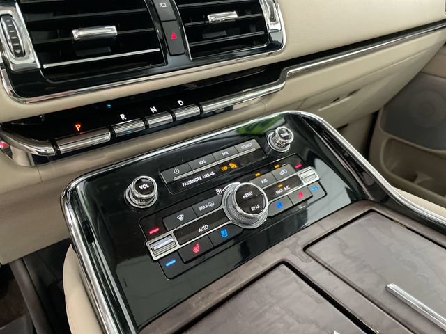 Used 2020 Lincoln Navigator L Reserve w/ Equipment Group 208A Reserve AWD/4WD image 21