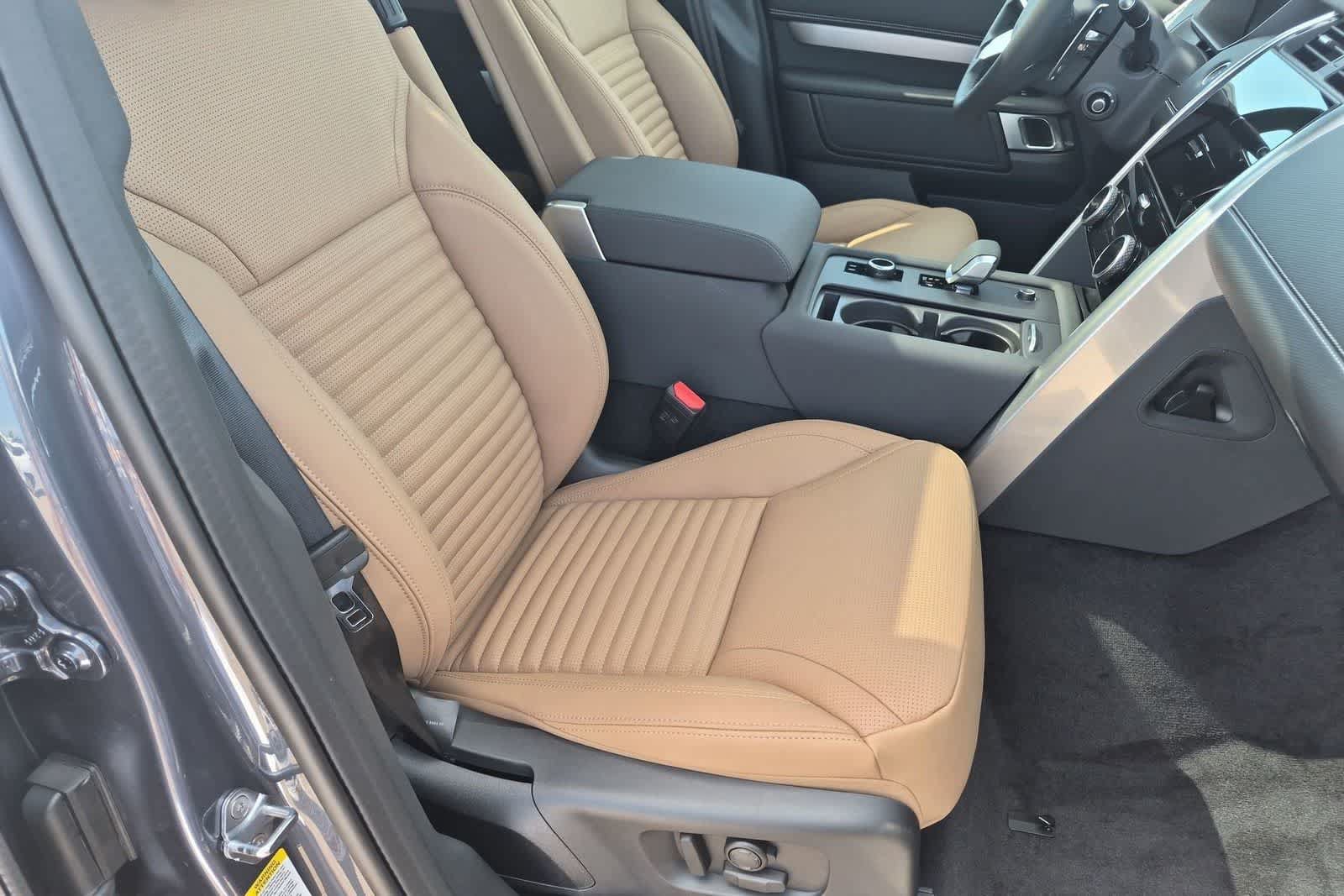 New 2026 Land Rover Discovery Limited Edition AWD/4WD image 22