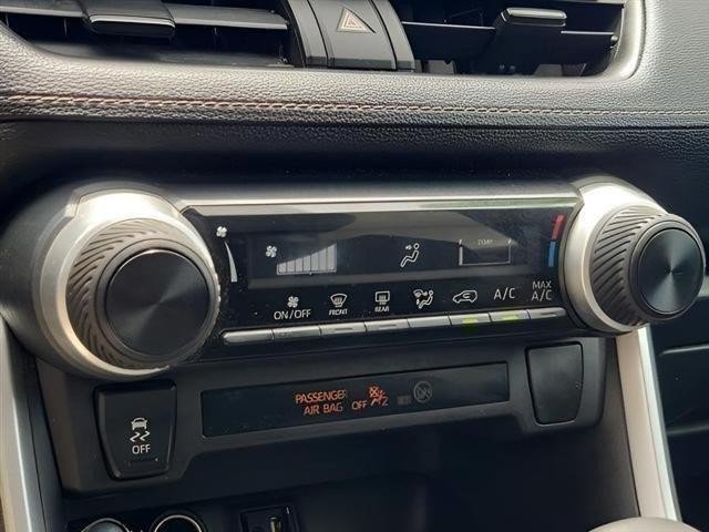 Used 2019 Toyota RAV4 LE FWD image 8