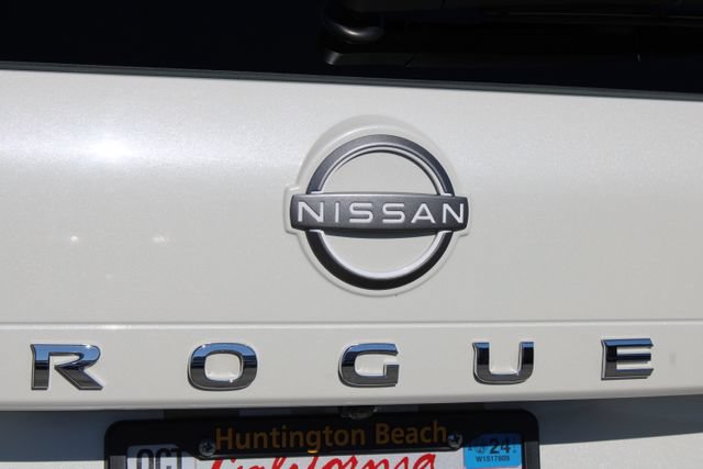 Used 2023 Nissan Rogue SV FWD image 6