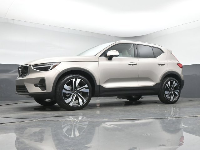 Used 2024 Volvo XC40 B5 Ultimate AWD/4WD image 35