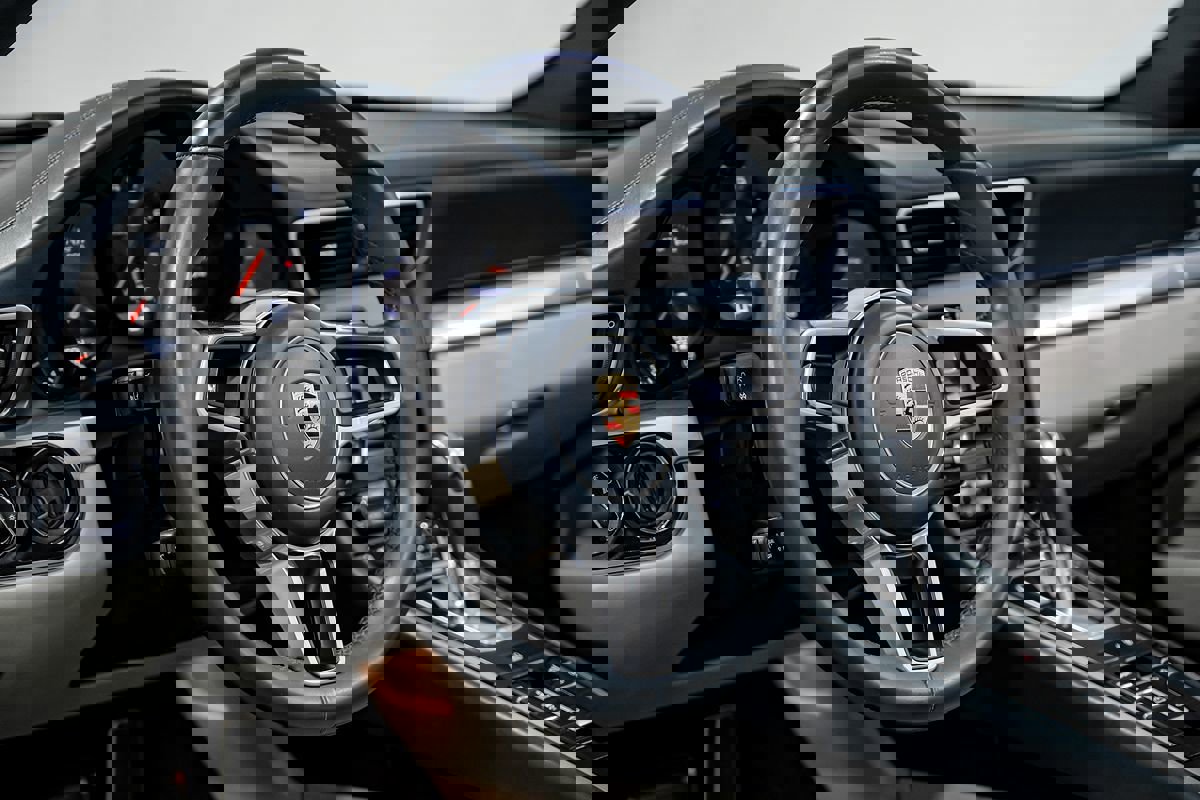 Used 2017 Porsche 911 Carrera image 17