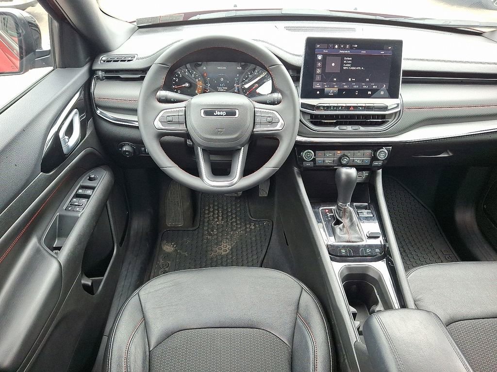 Used 2025 Jeep Compass Trailhawk AWD/4WD image 11