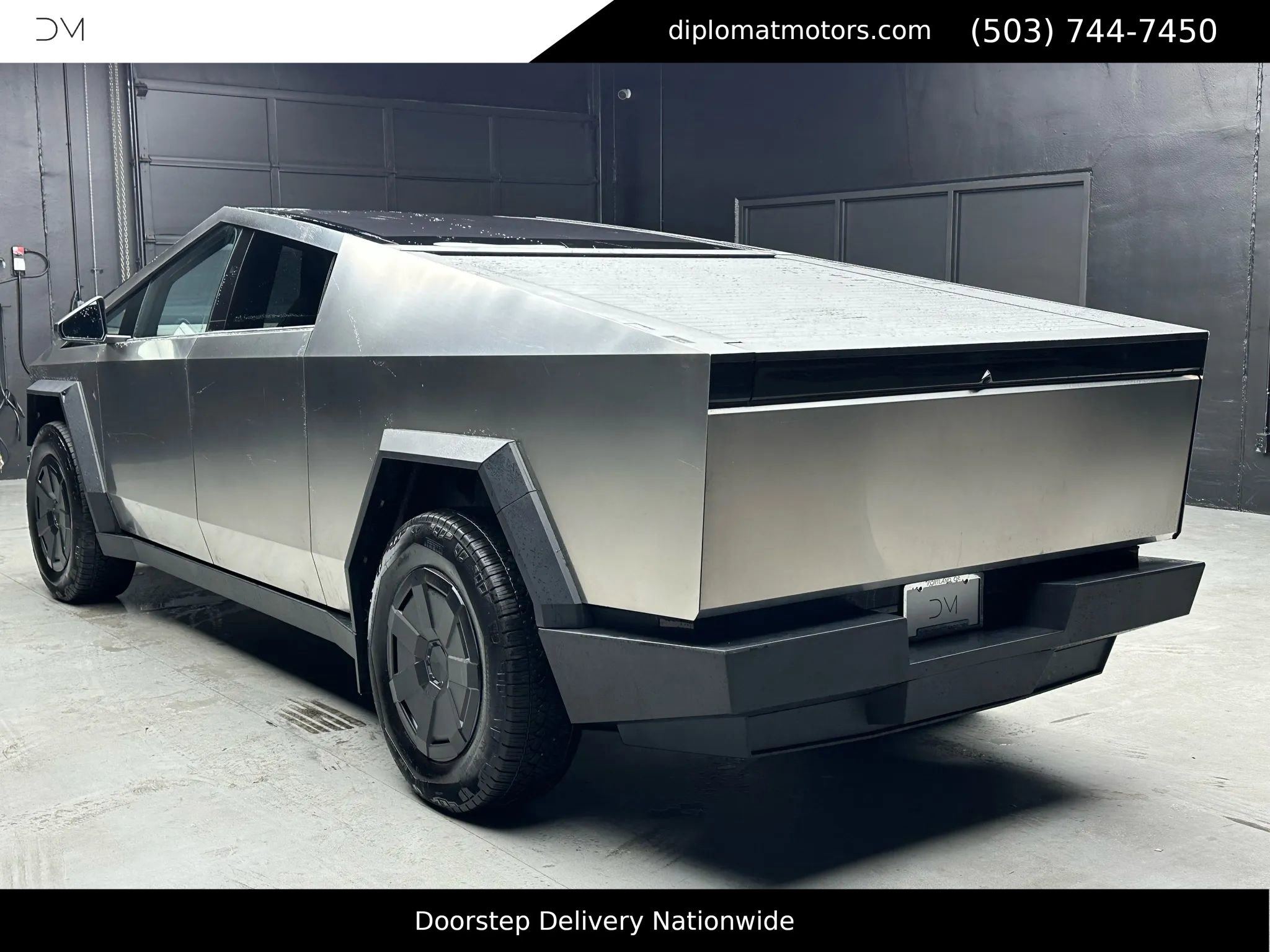 Used 2025 Tesla Cybertruck AWD Crew Cab image 4