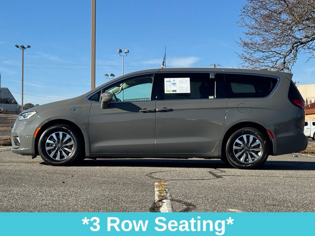 Used 2022 Chrysler Pacifica Touring-L image 6