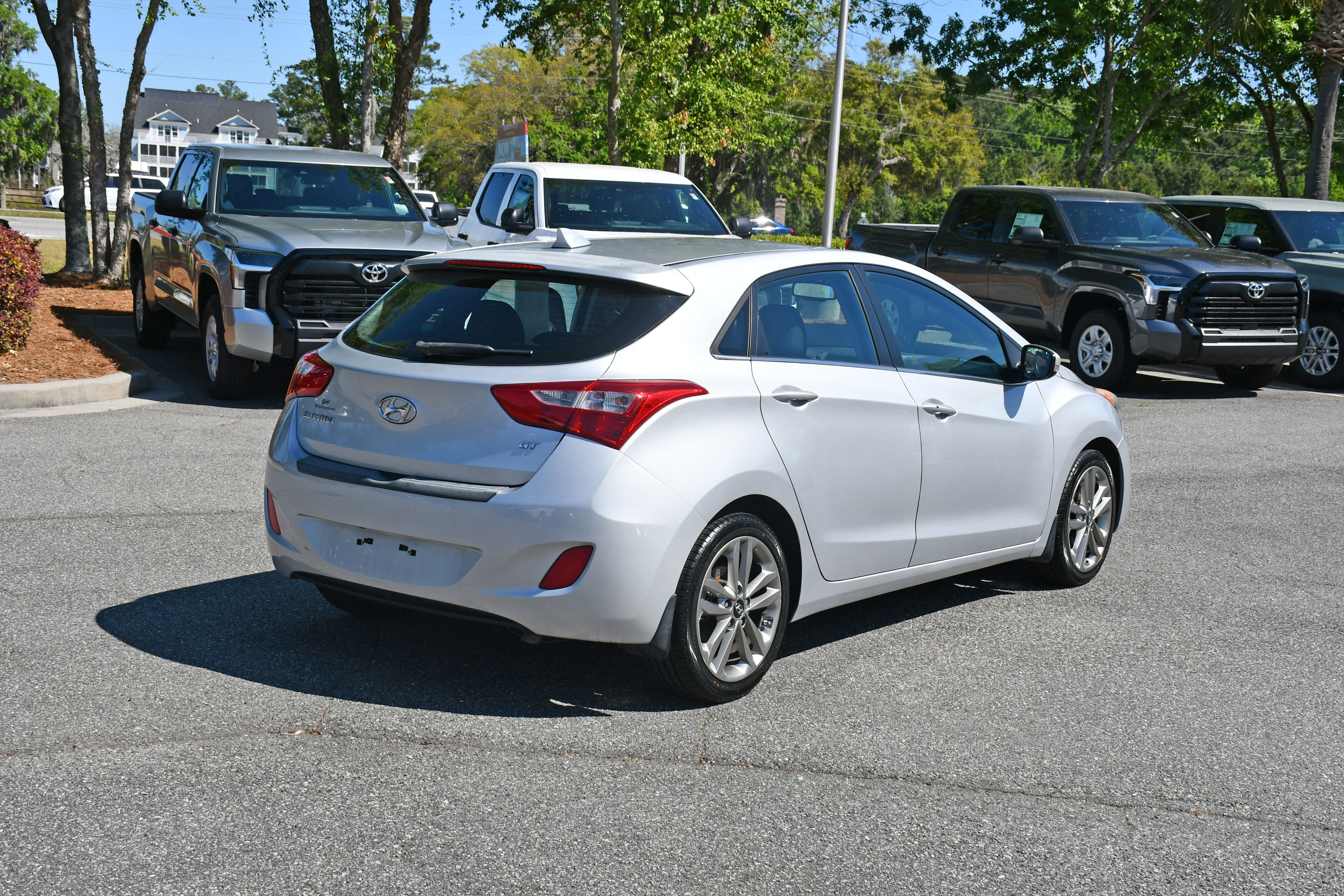 Used 2016 Hyundai Elantra GT w/ Option Group 02 FWD image 4