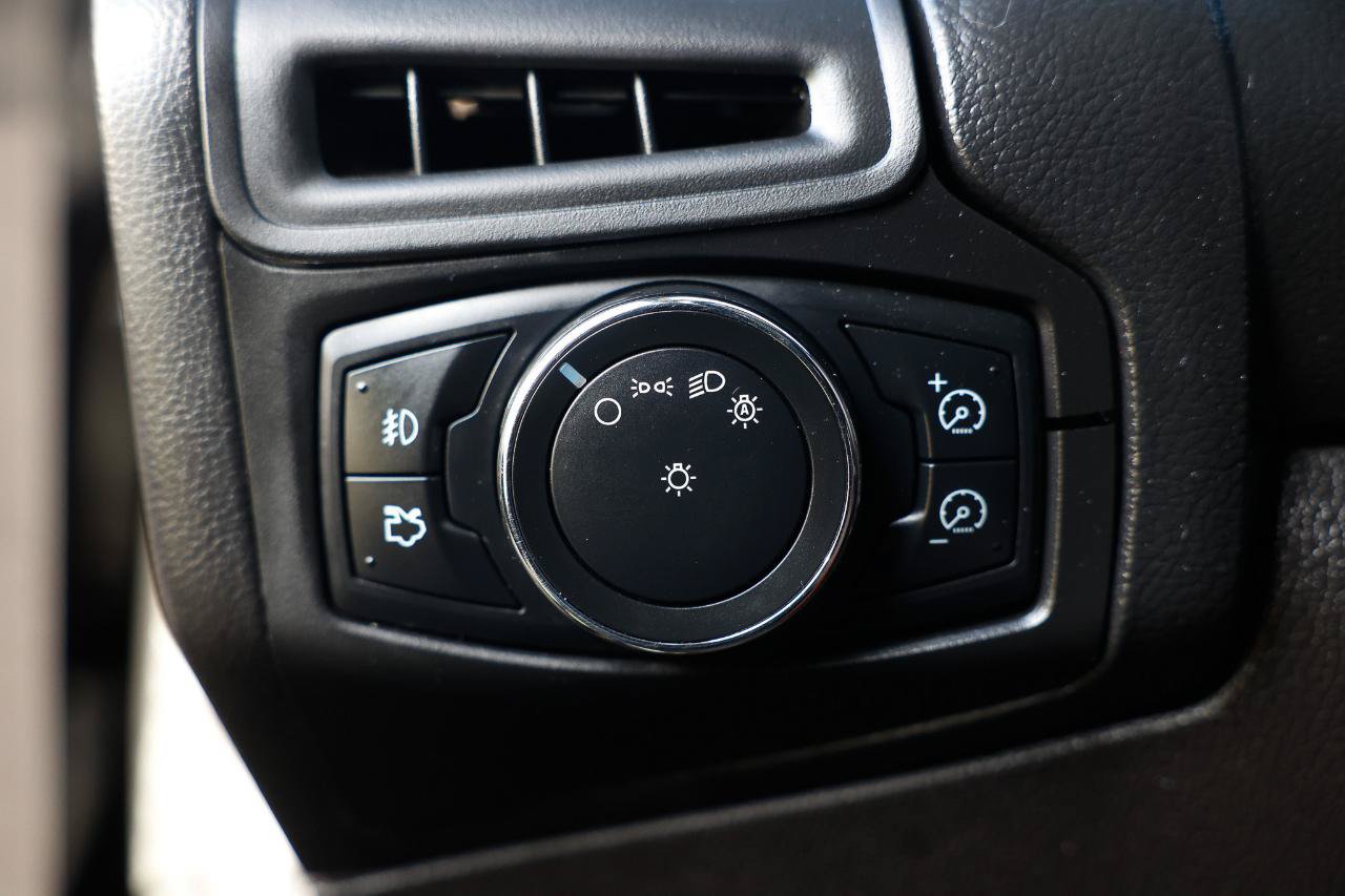 Used 2013 Ford Focus SE FWD image 40