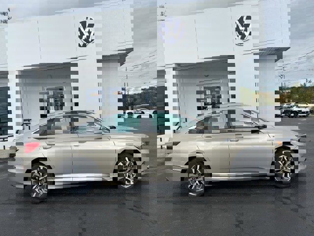 Used 2018 Honda Accord Touring image 7