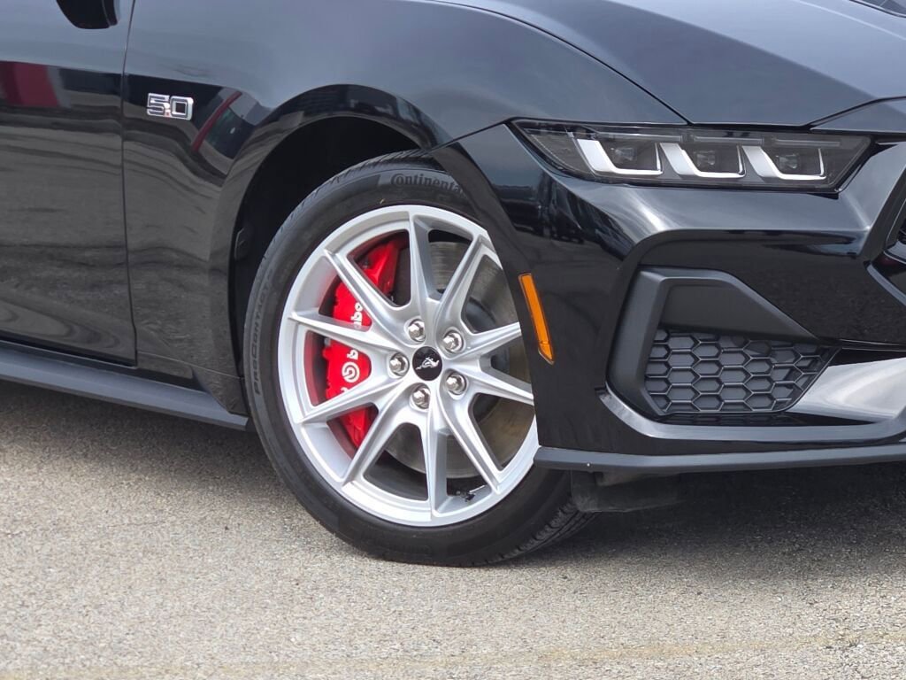 Used 2024 Ford Mustang GT Premium image 3