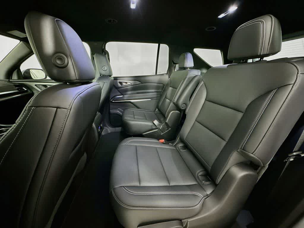 Used 2025 Chevrolet Traverse LT w/ Driver Confidence Package FWD image 14
