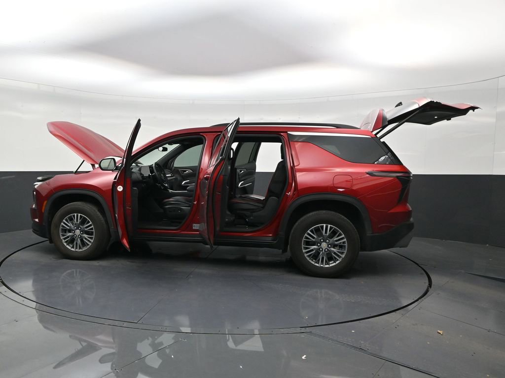 Used 2025 Chevrolet Traverse LT FWD image 30