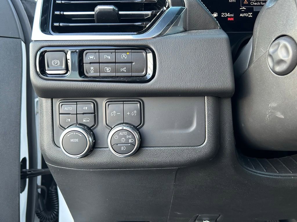 Used 2025 GMC Yukon XL Denali AWD/4WD image 18