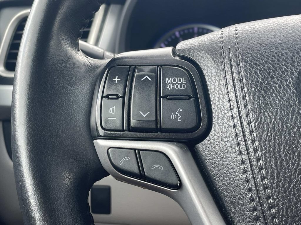 Used 2019 Toyota Highlander XLE FWD image 28