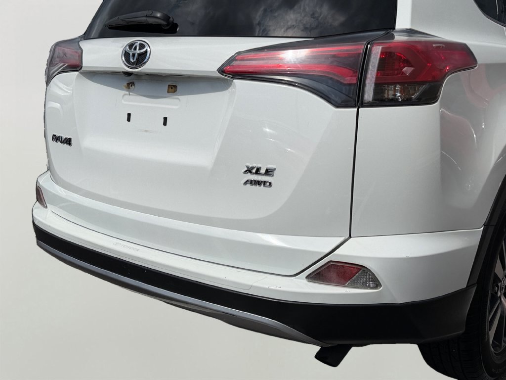 Used 2018 Toyota RAV4 XLE w/ Plus Extra Value Package AWD/4WD image 10