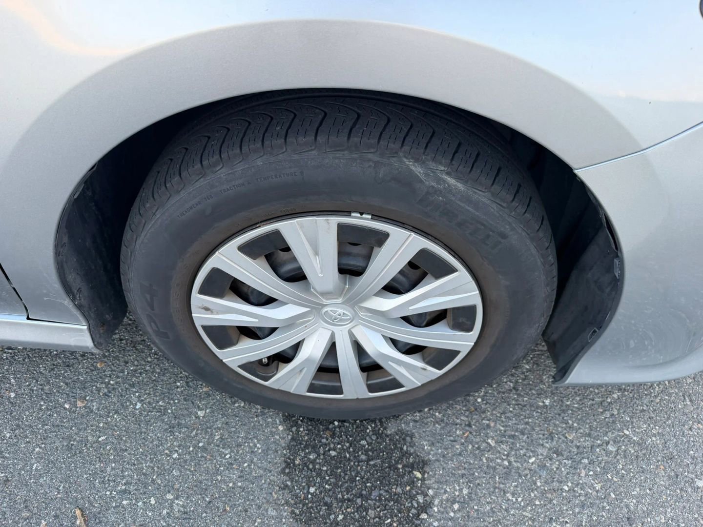 Used 2019 Toyota Camry LE FWD image 28