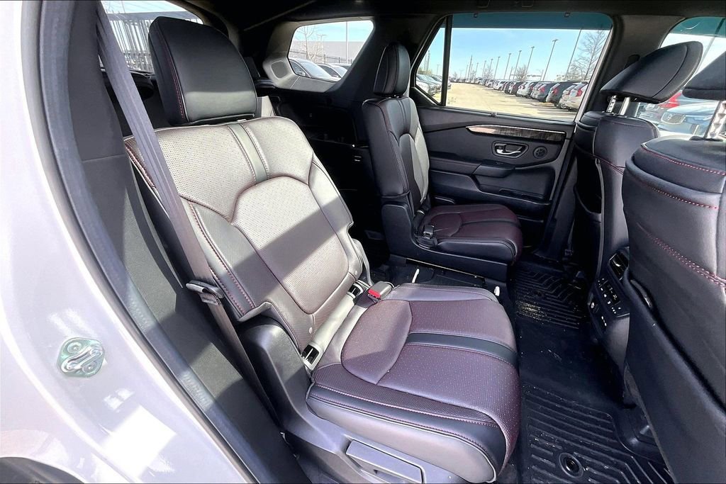 Used 2025 Honda Pilot Black Edition image 33