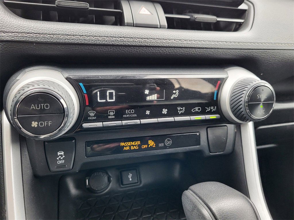 Used 2020 Toyota RAV4 XLE image 16