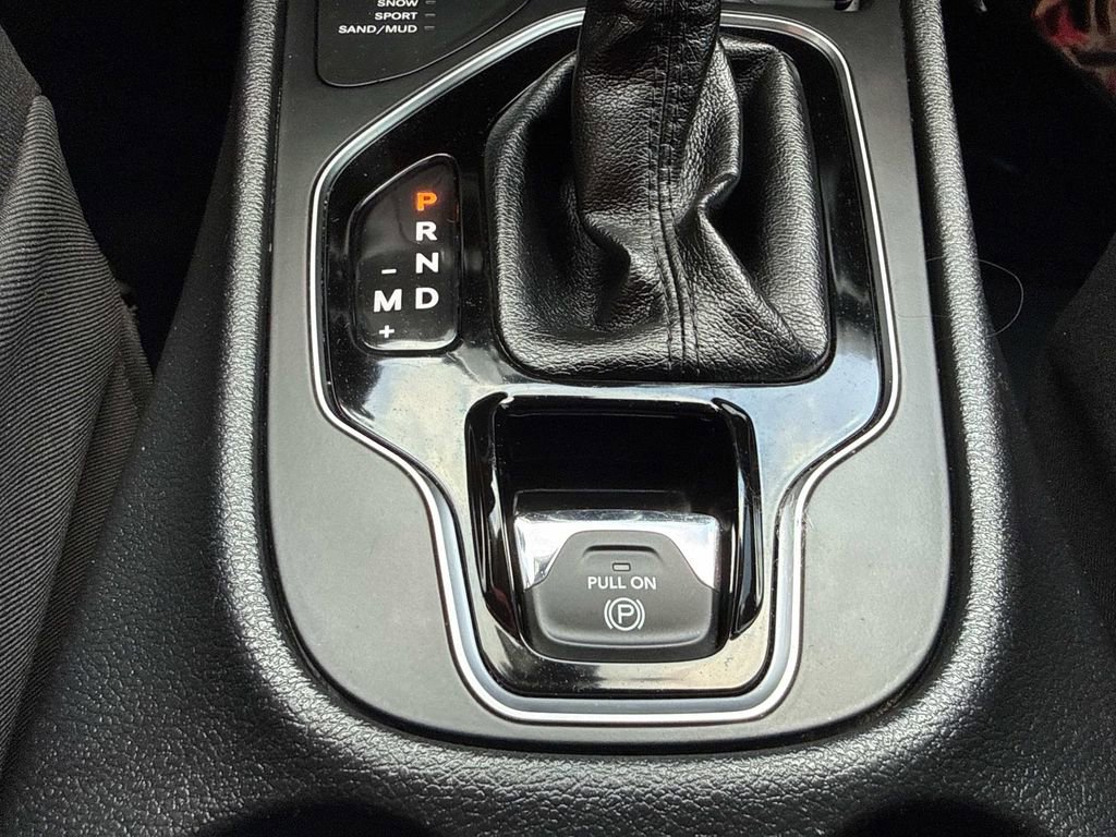 Used 2020 Jeep Cherokee Limited AWD/4WD image 35