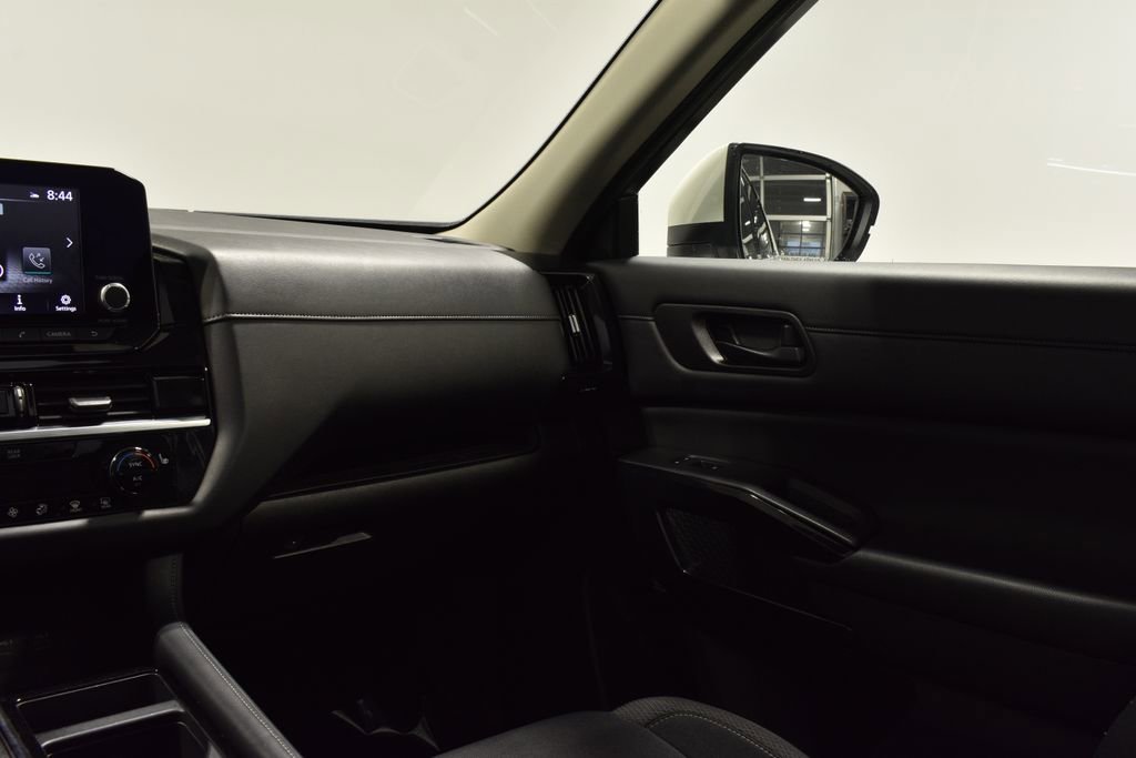 Used 2023 Nissan Pathfinder SV image 14