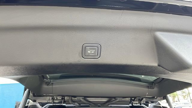 Used 2025 GMC Yukon XL Denali image 32