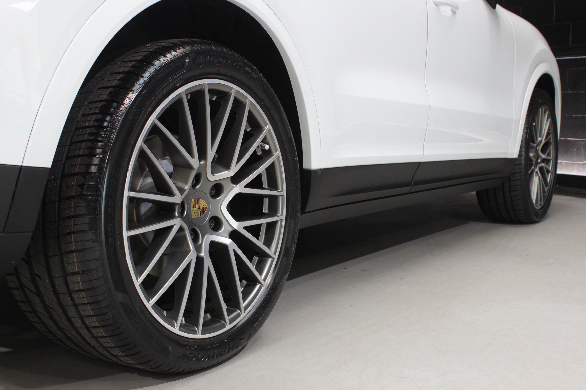 Used 2022 Porsche Cayenne Platinum Edition AWD/4WD image 20