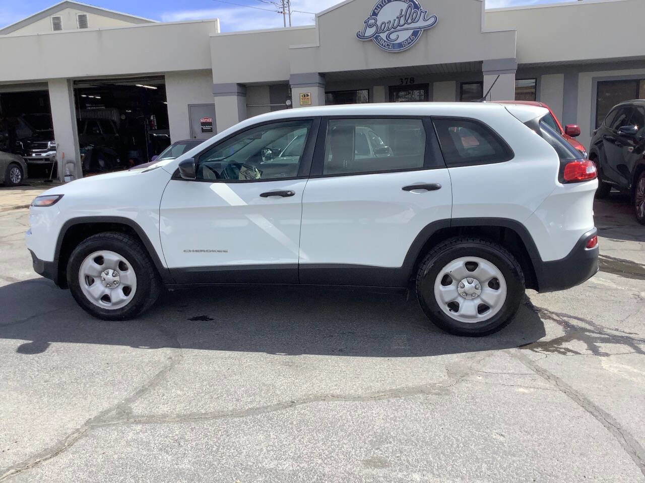 Used 2017 Jeep Cherokee Sport w/ Trailer Tow Group image 17