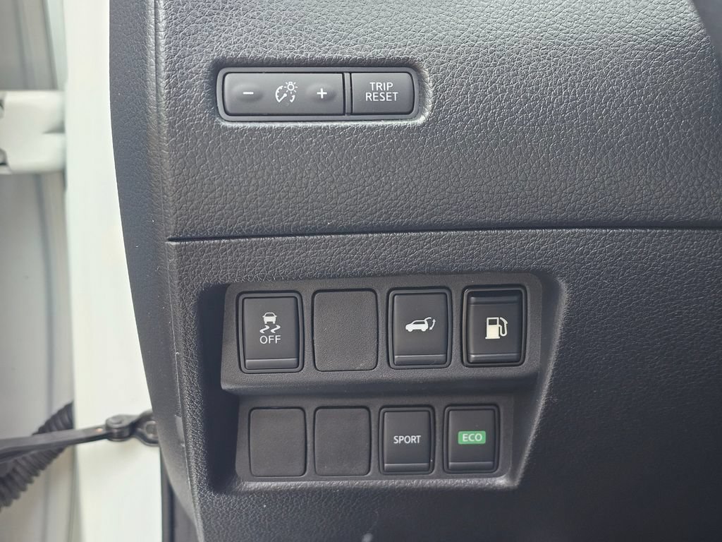 Used 2018 Nissan Rogue SV FWD image 22