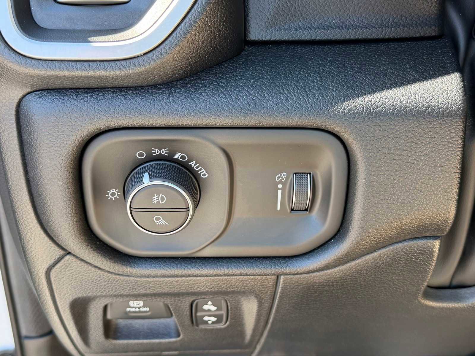 Used 2022 RAM 1500 Big Horn RWD image 15