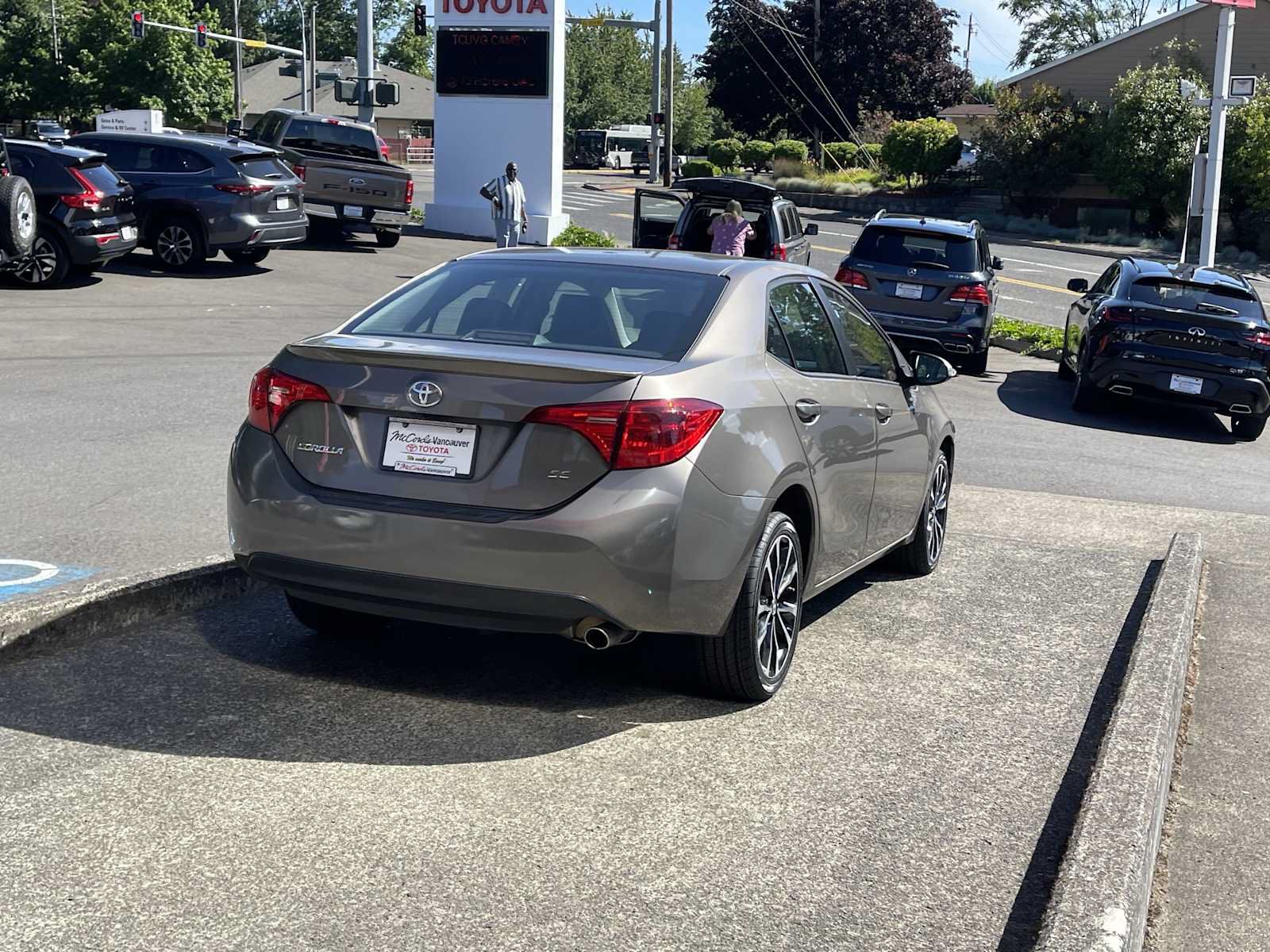 Certified 2019 Toyota Corolla SE w/ Carpet Mat Package (TMS) FWD image 6