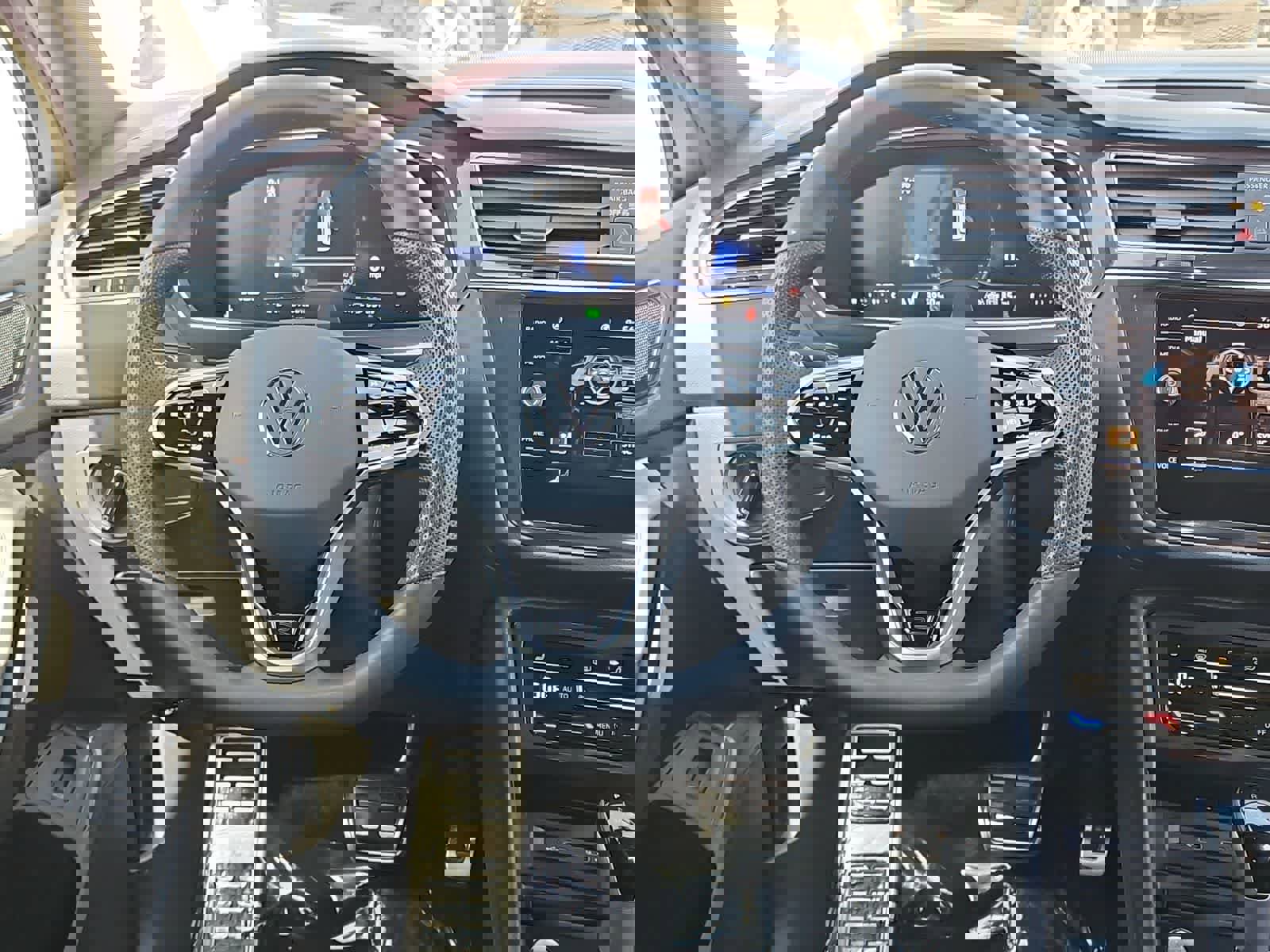 Used 2024 Volkswagen Tiguan SE R-Line image 23