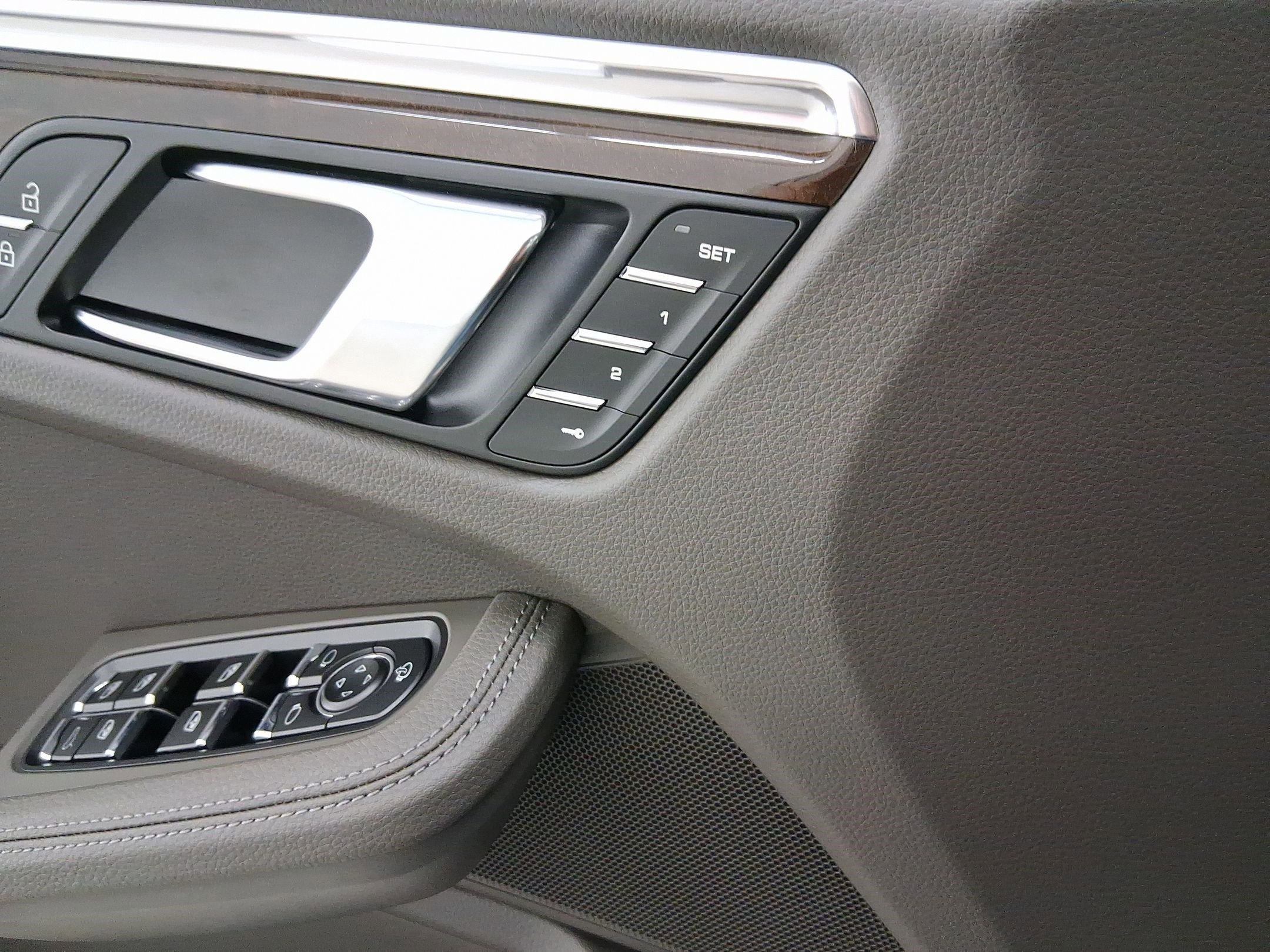 Used 2026 Porsche Macan image 12