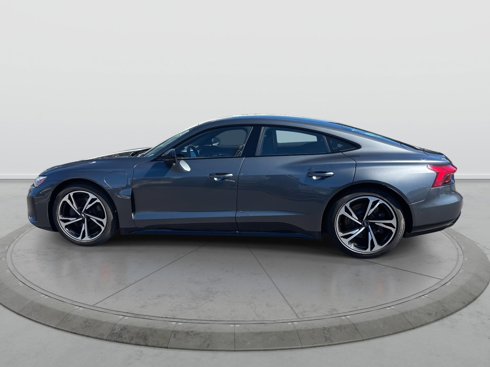 Used 2022 Audi e-tron GT Prestige image 2