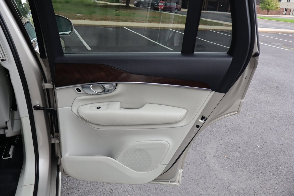 Used 2016 Volvo XC90 T6 Momentum w/ Momentum Plus Package AWD/4WD image 27