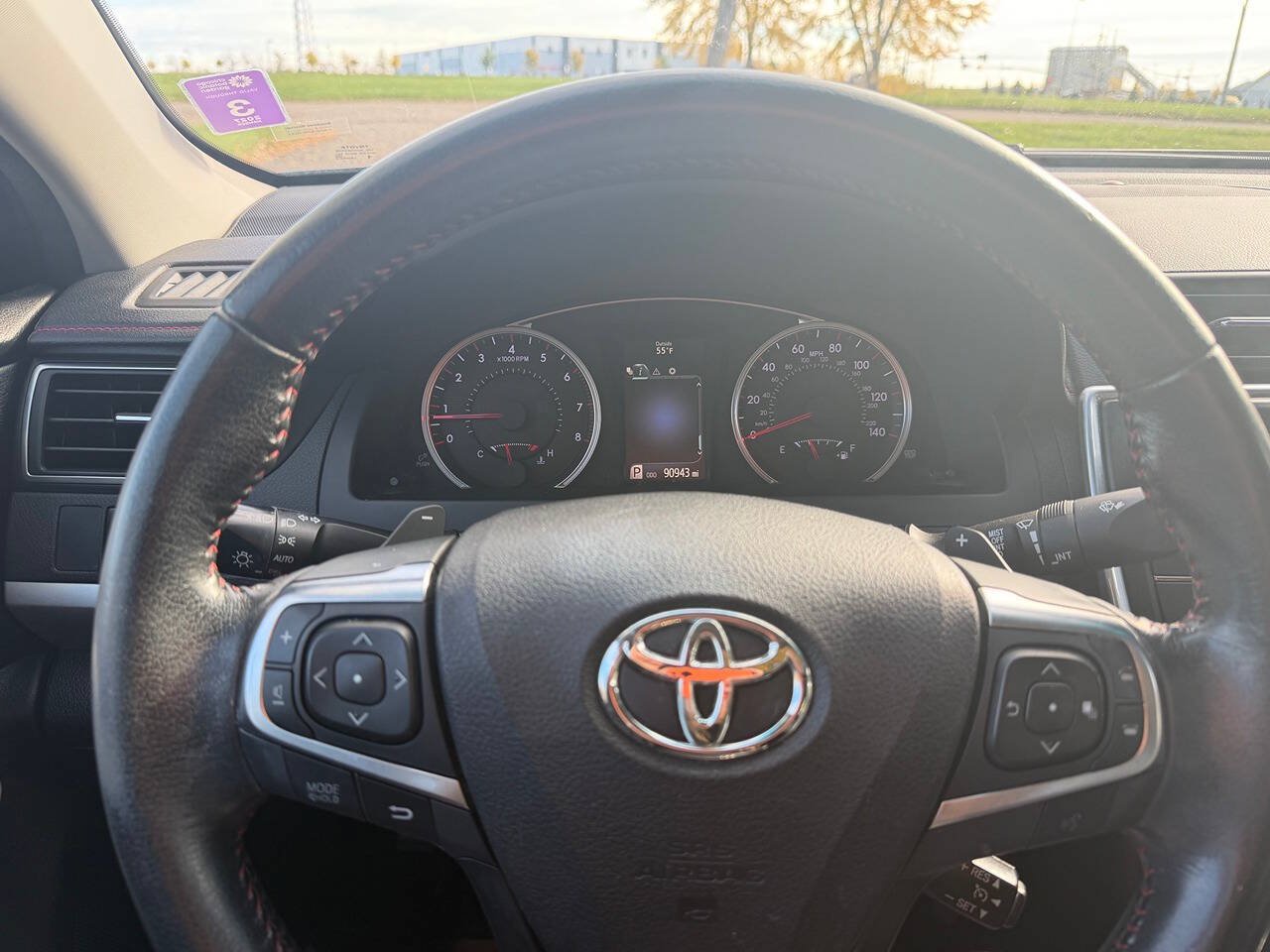 Used 2016 Toyota Camry SE w/ Moonroof Package FWD image 15