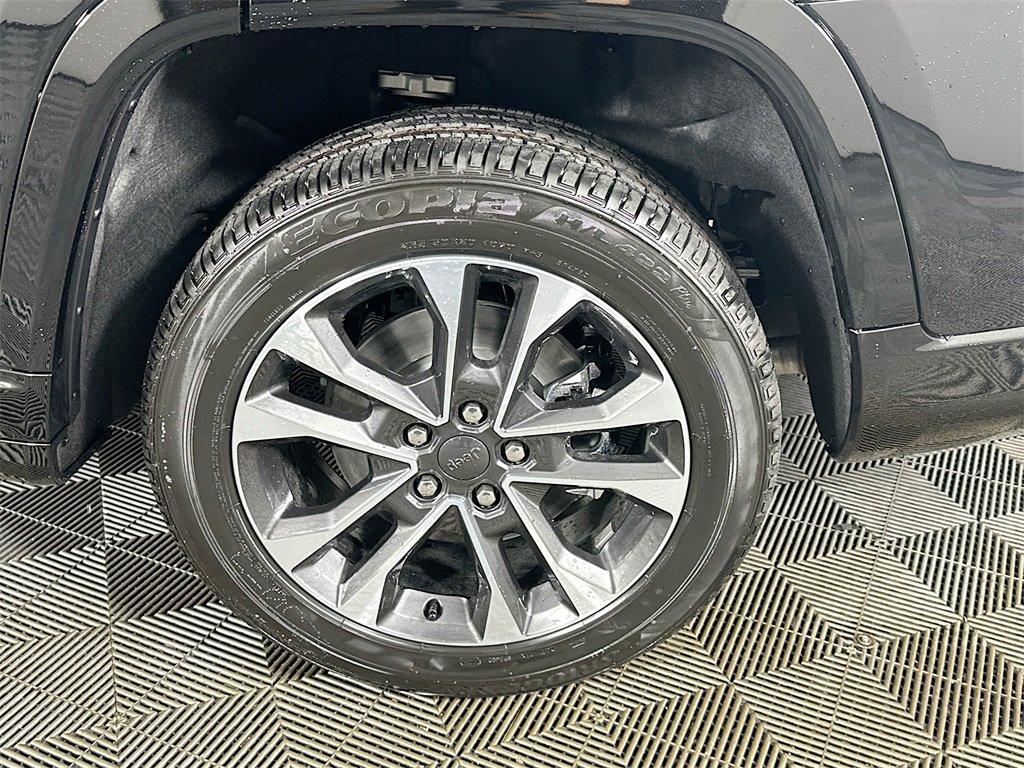 New 2025 Jeep Grand Cherokee L Overland w/ Luxury Tech Group IV image 17